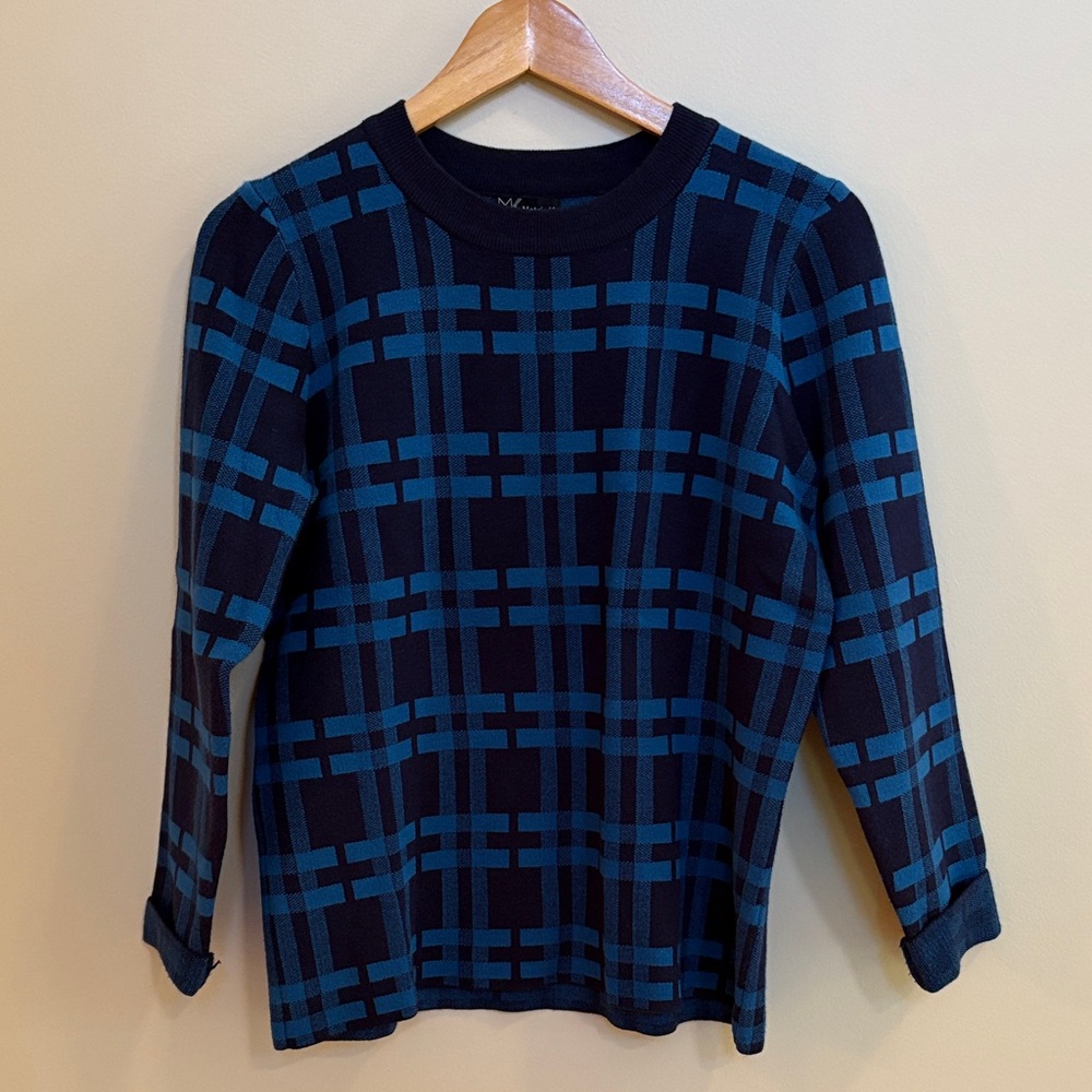 Metric Knits sweater size M